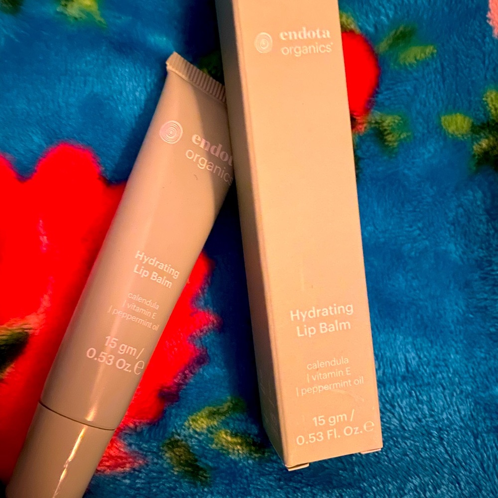 HYDRATING LIP BALM *NEW IN BOX*
